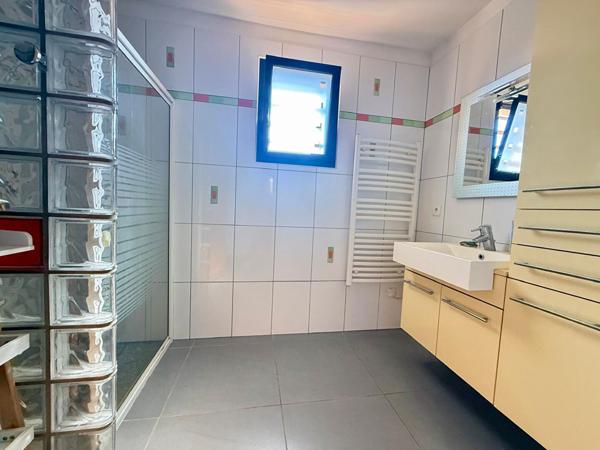 CORNEILLA LA RIVIERE : VILLA CONTEMPORAINE 6 PIECES - 192 M² EN 4 FACES AVEC JARDIN DE 900 M² AVEC PISCINE ET SANS VIS A VIS !