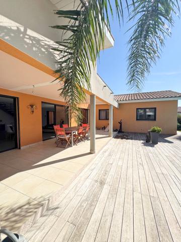 CORNEILLA LA RIVIERE : VILLA CONTEMPORAINE 6 PIECES - 192 M² EN 4 FACES AVEC JARDIN DE 900 M² AVEC PISCINE ET SANS VIS A VIS !