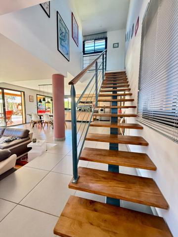 CORNEILLA LA RIVIERE : VILLA CONTEMPORAINE 6 PIECES - 192 M² EN 4 FACES AVEC JARDIN DE 900 M² AVEC PISCINE ET SANS VIS A VIS !