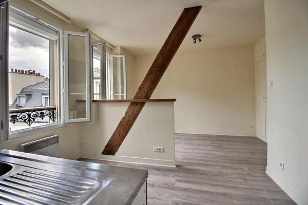 Rue SAINT PLACIDE - STUDIO 21 M² - 6ème et dernier étage AVEC ascenseur