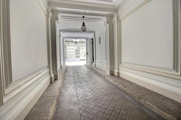 Rue SAINT PLACIDE - STUDIO 21 M² - 6ème et dernier étage AVEC ascenseur