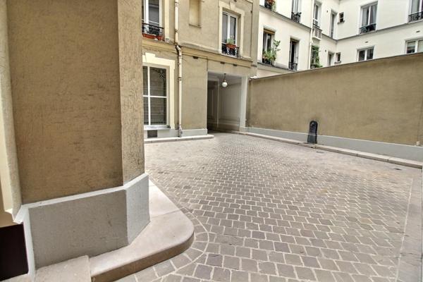 Rue SAINT PLACIDE - STUDIO 21 M² - 6ème et dernier étage AVEC ascenseur