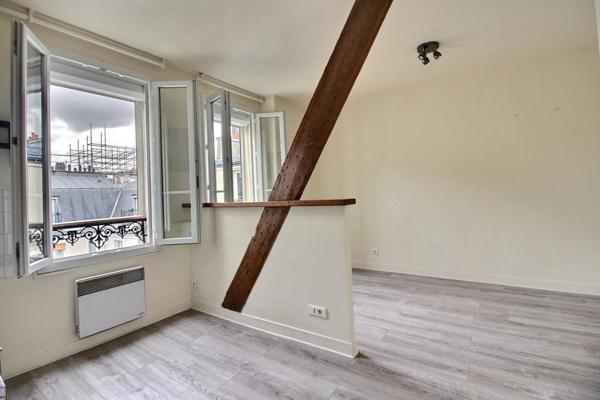 Rue SAINT PLACIDE - STUDIO 21 M² - 6ème et dernier étage AVEC ascenseur