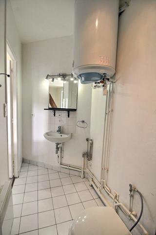 Rue SAINT PLACIDE - STUDIO 21 M² - 6ème et dernier étage AVEC ascenseur