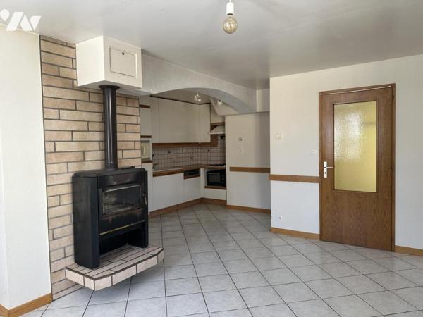 Maison 7 pièces de 158 m² composée de deux appartements avec 6 garages