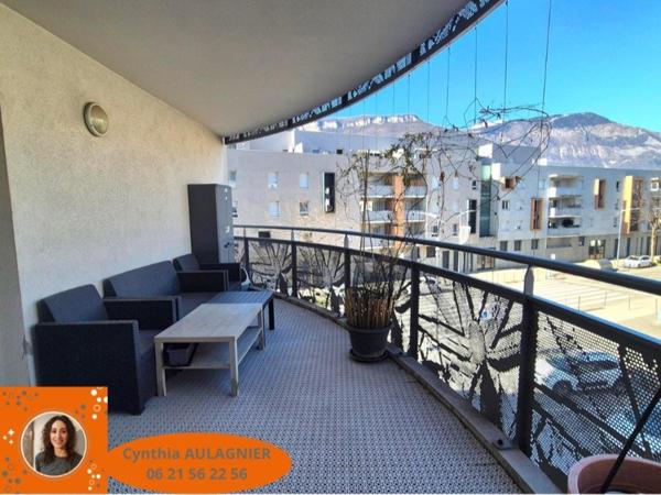 T3 transformé en T2 avec balcon et garage en sup