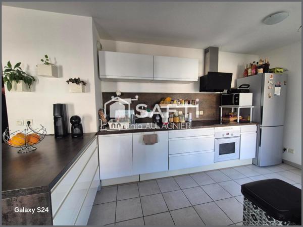 T3 transformé en T2 avec balcon et garage en sus