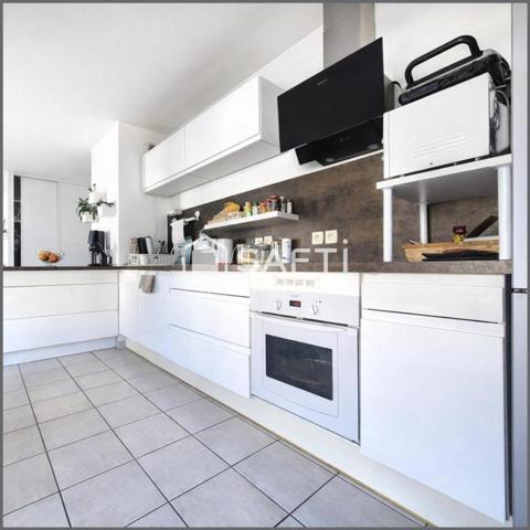 T3 transformé en T2 avec balcon et garage en sus
