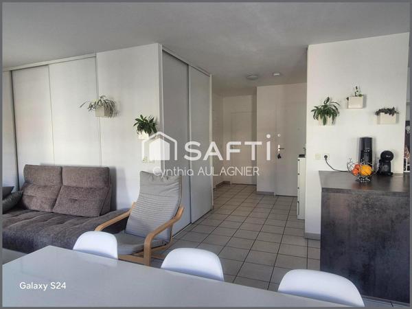 T3 transformé en T2 avec balcon et garage en sus