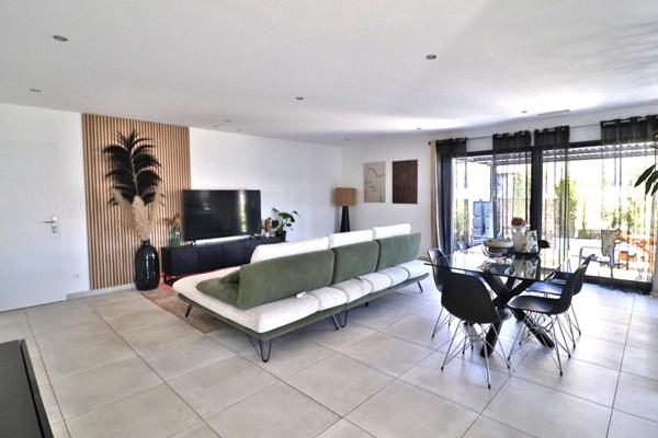 Villa  4 pièce(s) 102 m2 sur un terrain de 336m² avec piscine