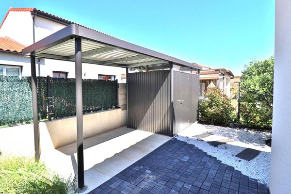 Villa  4 pièce(s) 102 m2 sur un terrain de 336m² avec piscine