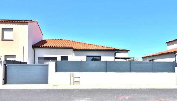 Villa  4 pièce(s) 102 m2 sur un terrain de 336m² avec piscine