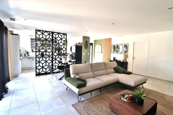 Villa  4 pièce(s) 102 m2 sur un terrain de 336m² avec piscine