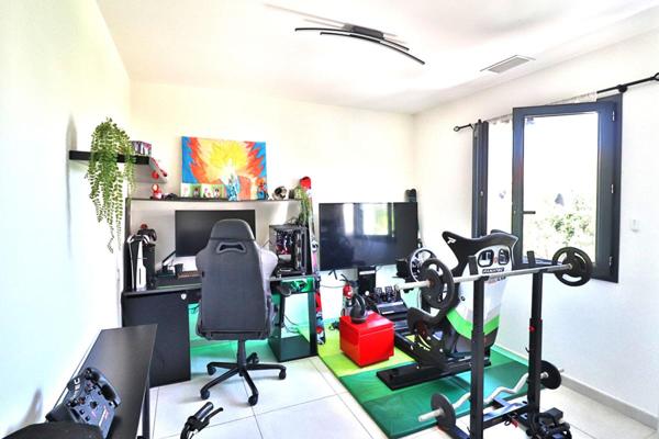 Villa  4 pièce(s) 102 m2 sur un terrain de 336m² avec piscine