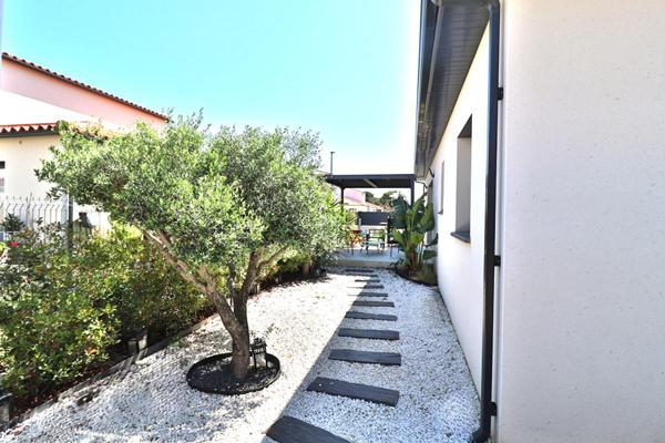Villa  4 pièce(s) 102 m2 sur un terrain de 336m² avec piscine