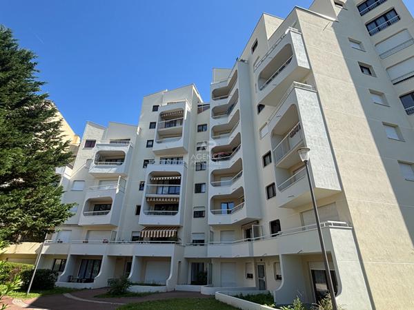 Appartement Cergy 2 pièce(s) 49.53 m2 180 000 € **  - Référence  11250