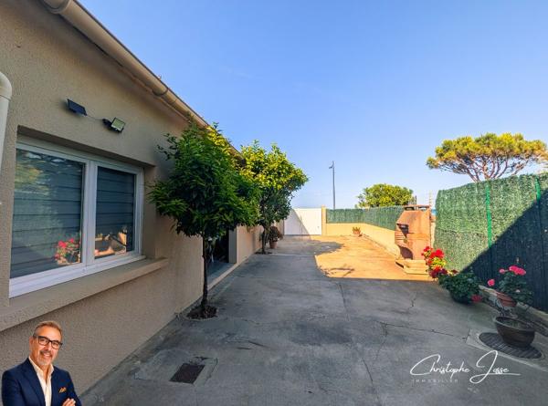 La Franqui - Ensemble immobilier rare avec vue mer, 3 logements et 2 garages