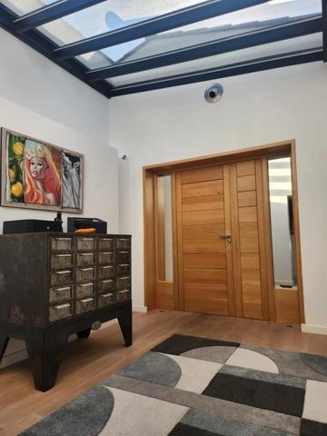 Hyères (83400) MAISON CONTEMPORAINE D'ARCHITECTE - CALME, CONFORT ET DESIGN - PARCELLE DETACHABLE DE 1500 m²