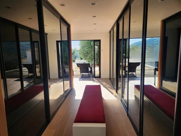 Hyères (83400) MAISON CONTEMPORAINE D'ARCHITECTE - CALME, CONFORT ET DESIGN - PARCELLE DETACHABLE DE 1500 m²