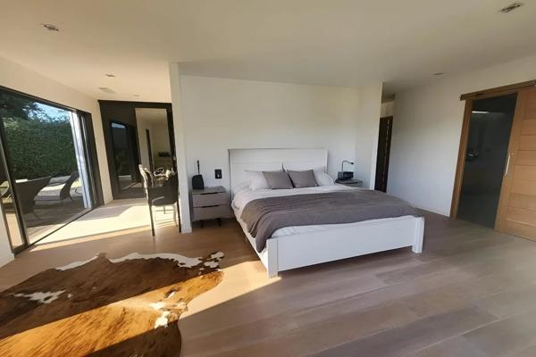 Hyères (83400) MAISON CONTEMPORAINE D'ARCHITECTE - CALME, CONFORT ET DESIGN - PARCELLE DETACHABLE DE 1500 m²