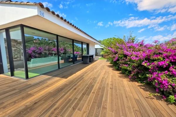 Hyères (83400) MAISON CONTEMPORAINE D'ARCHITECTE - CALME, CONFORT ET DESIGN - PARCELLE DETACHABLE DE 1500 m²