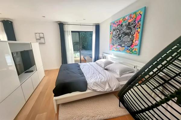 Hyères (83400) MAISON CONTEMPORAINE D'ARCHITECTE - CALME, CONFORT ET DESIGN - PARCELLE DETACHABLE DE 1500 m²