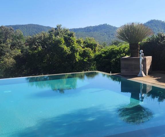 Hyères (83400) MAISON CONTEMPORAINE D'ARCHITECTE - CALME, CONFORT ET DESIGN - PARCELLE DETACHABLE DE 1500 m²