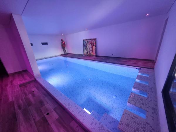 Hyères (83400) MAISON CONTEMPORAINE D'ARCHITECTE - CALME, CONFORT ET DESIGN - PARCELLE DETACHABLE DE 1500 m²