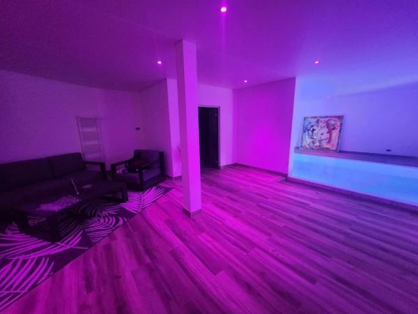 Hyères (83400) MAISON CONTEMPORAINE D'ARCHITECTE - CALME, CONFORT ET DESIGN - PARCELLE DETACHABLE DE 1500 m²