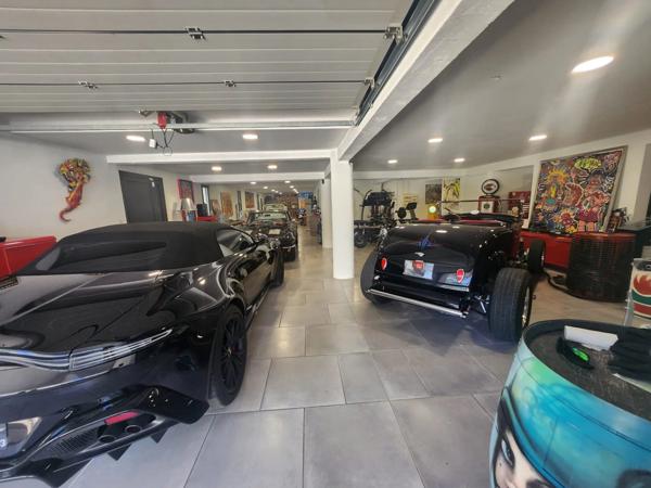 Hyères (83400) MAISON CONTEMPORAINE D'ARCHITECTE - CALME, CONFORT ET DESIGN - PARCELLE DETACHABLE DE 1500 m²