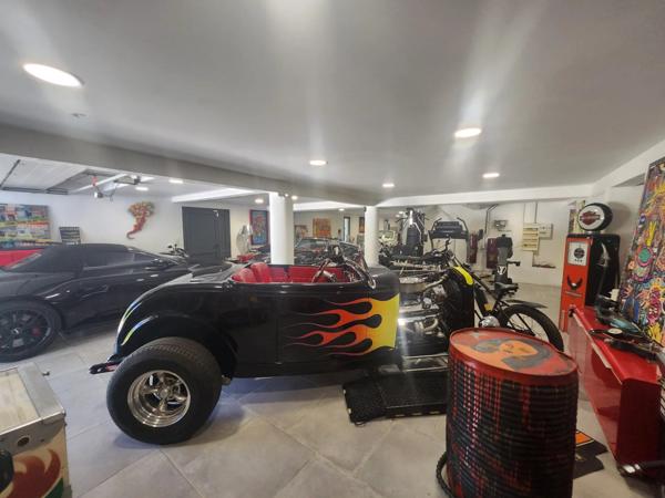 Hyères (83400) MAISON CONTEMPORAINE D'ARCHITECTE - CALME, CONFORT ET DESIGN - PARCELLE DETACHABLE DE 1500 m²