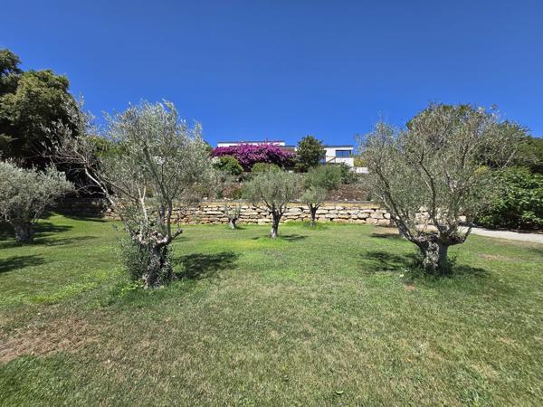 Hyères (83400) MAISON CONTEMPORAINE D'ARCHITECTE - CALME, CONFORT ET DESIGN - PARCELLE DETACHABLE DE 1500 m²