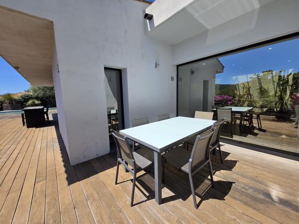 Hyères (83400) MAISON CONTEMPORAINE D'ARCHITECTE - CALME, CONFORT ET DESIGN - PARCELLE DETACHABLE DE 1500 m²