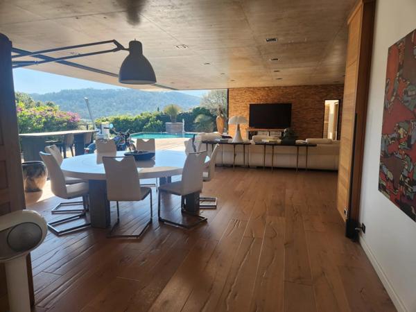 Hyères (83400) MAISON CONTEMPORAINE D'ARCHITECTE - CALME, CONFORT ET DESIGN - PARCELLE DETACHABLE DE 1500 m²