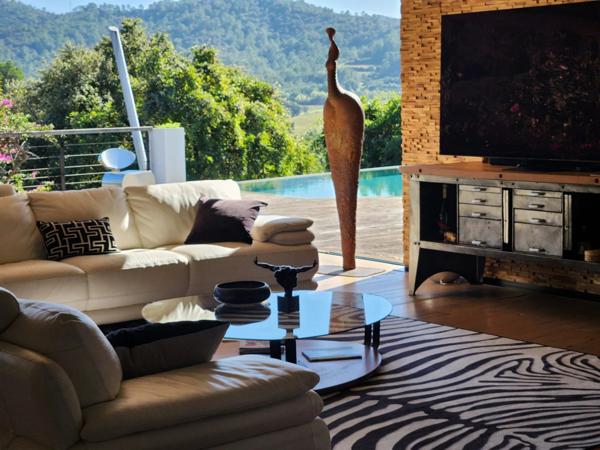 Hyères (83400) MAISON CONTEMPORAINE D'ARCHITECTE - CALME, CONFORT ET DESIGN - PARCELLE DETACHABLE DE 1500 m²