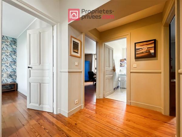 Maison de caractère en centre ville de Chateaubriant 9 pièce(s) 210 m2