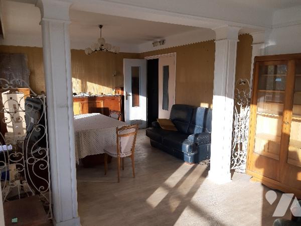 Appartement étage 5/9 de 116,38 m2 avec ascenseur et deux caves au sous-sol.