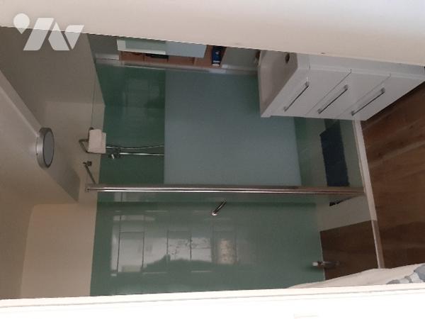 Appartement étage 5/9 de 116,38 m2 avec ascenseur et deux caves au sous-sol.