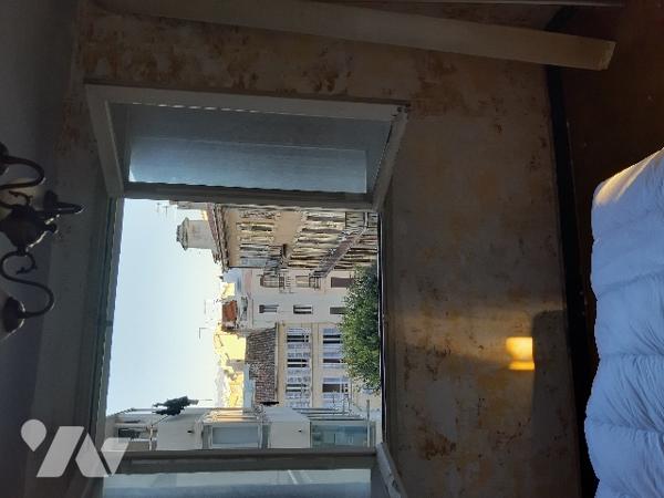 Appartement étage 5/9 de 116,38 m2 avec ascenseur et deux caves au sous-sol.