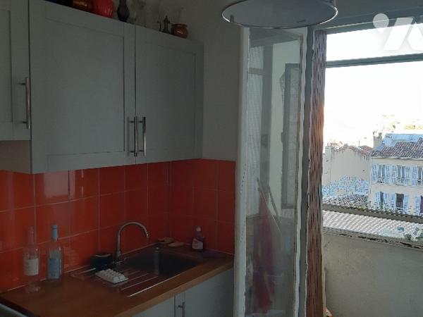 Appartement étage 5/9 de 116,38 m2 avec ascenseur et deux caves au sous-sol.