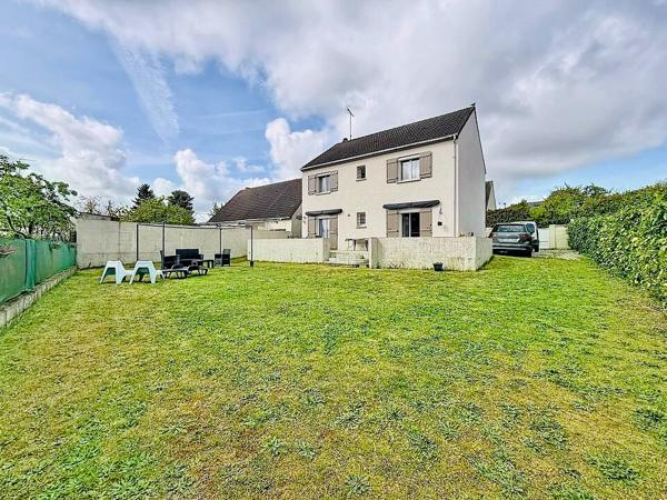 Maison indépendante 4chambres, proche des commodités et écoles