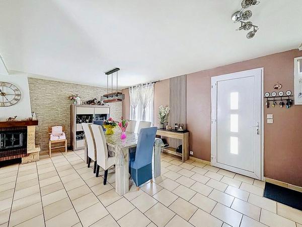 Maison indépendante 4chambres, proche des commodités et écoles