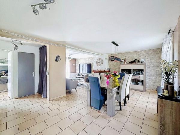 Maison indépendante 4chambres, proche des commodités et écoles