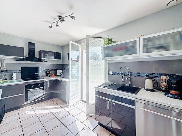 Maison indépendante 4chambres, proche des commodités et écoles