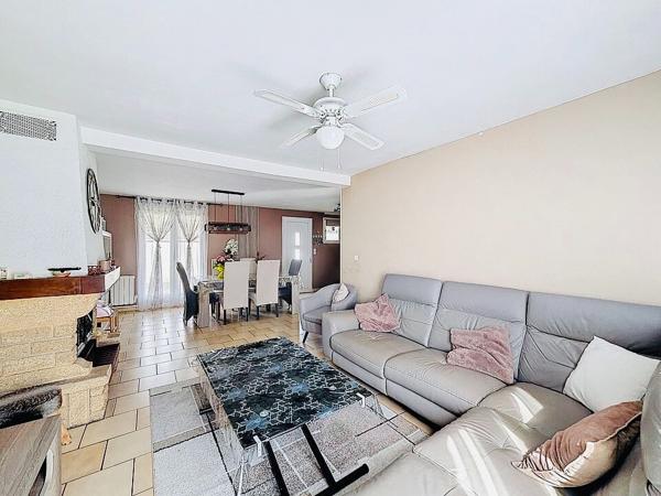 Maison indépendante 4chambres, proche des commodités et écoles