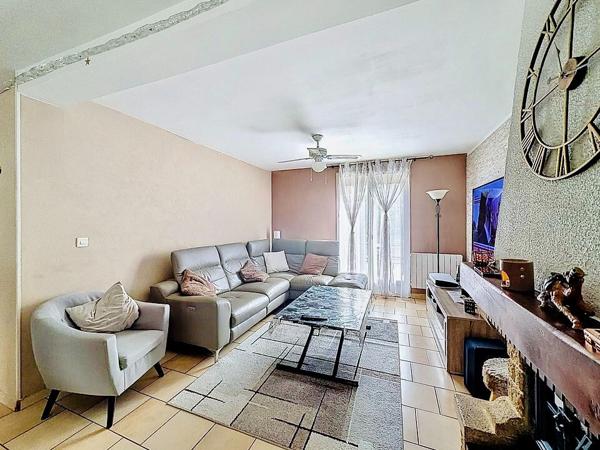 Maison indépendante 4chambres, proche des commodités et écoles