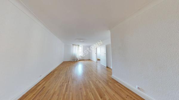 ENSEMBLE IMMOBILIER À VOCATION PROFESSIONNELLE 200 M² AVEC MAISON HABITABLE ? BARONVILLE