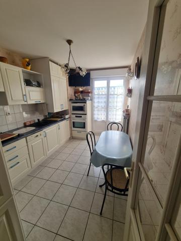 Appartement type 4 avec ascenseur, 2 garages et une cave en plein centre de Saint Galmier