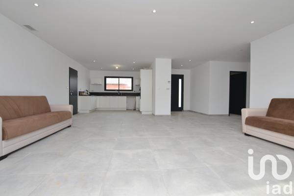 Maison 4 pièces de 111 m² à Saint-André-de-Roquelongue (11200)