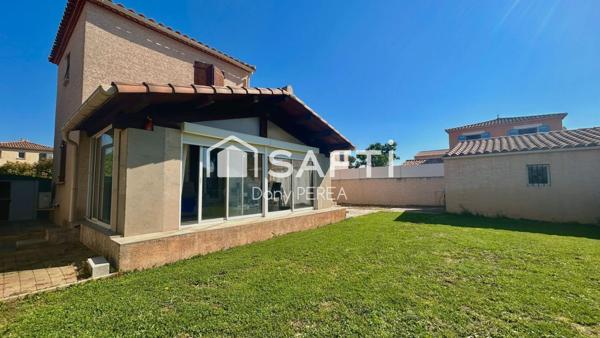 Charmante villa de 115 m2, deux chambres, deux salles d'eau, jardin et garage.